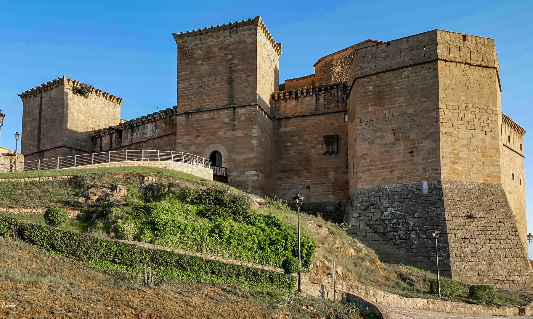 bisonte seno ~ lado Guía de servicios en el Castillo y la localidad - Castillo de Mora de  Rubielos